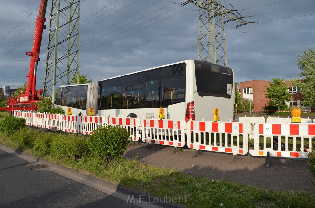 Schwerer Bus Unfall Koeln Porz Gremberghoven Neuenhofstr P522.JPG - Miklos Laubert